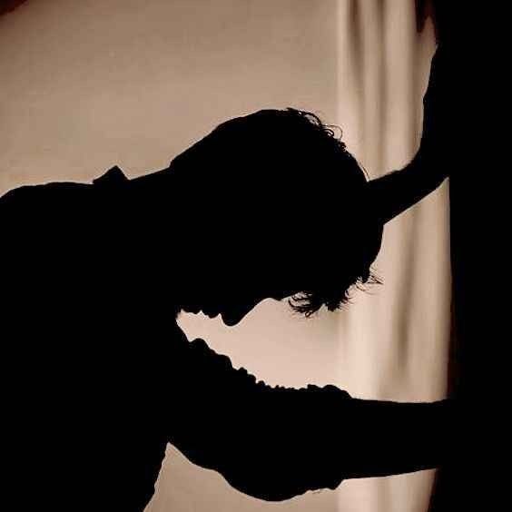 بنویس :): 🔖|• کلیشه‌های رایج در توصیف ترس🔖|• جمله‌هایی که از بس تکرار شدن دیگه تاثیری روی مخاطب نمی‌ذارن:● قلبش به تندی می‌تپید.● 