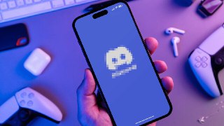 Papers, Please — теперь полноценно пользоваться Discord можно будет только после верификации  Платформа объявила, что все пользователи, начиная с марта, будут обязаны подтверждать свою личность при помощи документов либо видеоселфи.  Те, кто этого делать н