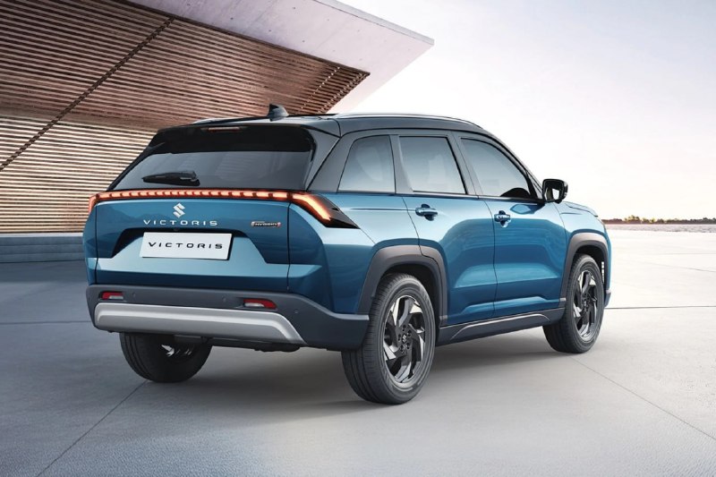Suzuki представила новый компактный кроссовер Victoris 3