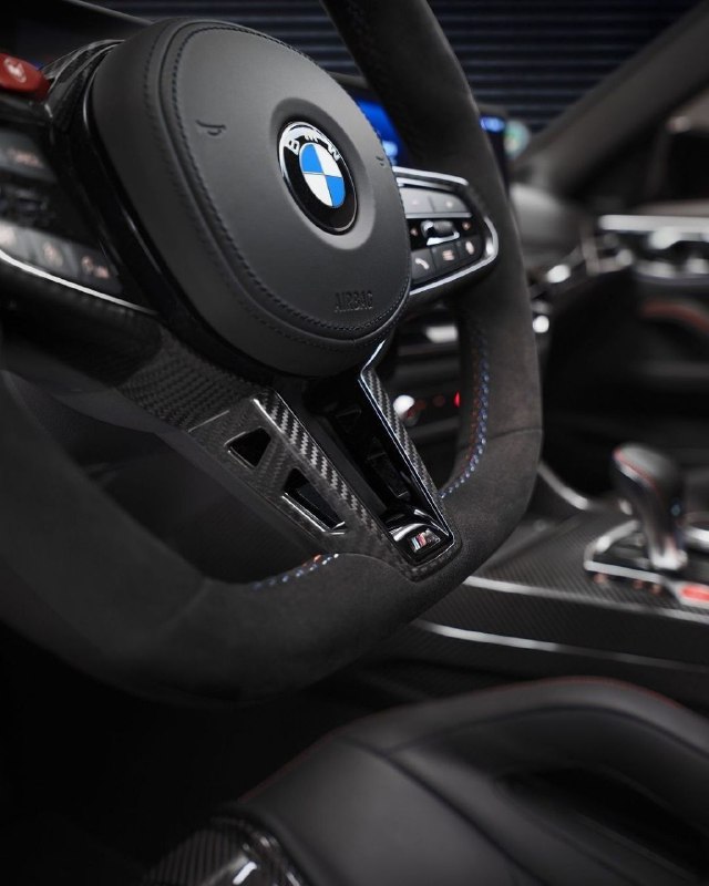 Интерьер 2025 BMW M4 CS@sochiautoparts