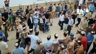 🇮🇱 Look at these happy moments! Yohai Yehuda ben Siegel Chava who was mortally wounded in the war to the extent that he was considered dead - returned today to study at his Yeshiva, Yeshiva Yeruham. So many prayers were collected for his healing, just look at this joy back to life, see the acceptance of prayers. Look at the friends who dance with him - they are just after fighting, during fighting or just before enlistment. And the wind, look at the wind. The strengths of this generation. (Rachali Moskovitz).