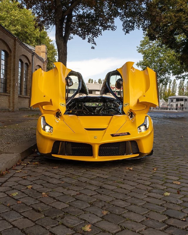Yellow Ferrari LaFerrari 5