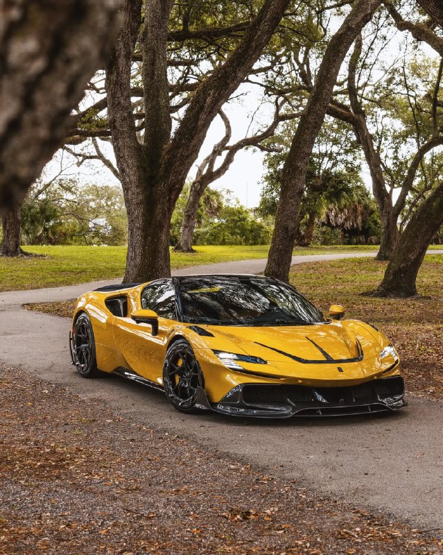 Новый Ferrari SF90 Spider