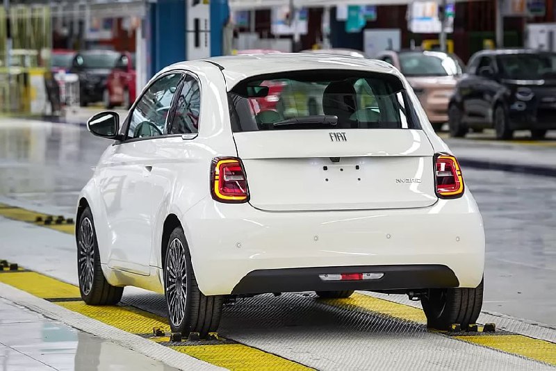 Fiat возвращает бензиновую версию модели 500 2