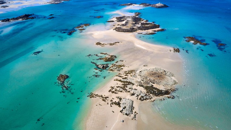 最具加勒比海风情的海岛诺曼底海岸的绍塞群岛，法国 (© Tuul & Bruno Morandi/Getty Images)