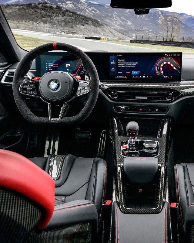 Интерьер 2025 BMW M4 CS 4