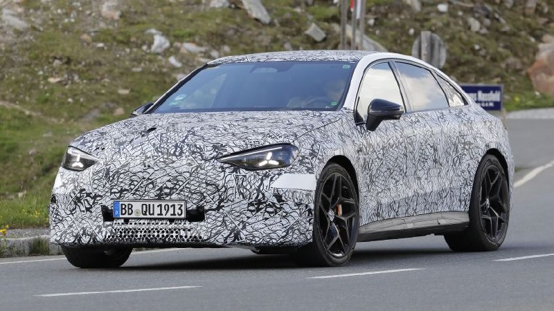 ///M против звезды: AMG C 63 Electric выходит на тропу войны с iM3Ну что, баварц