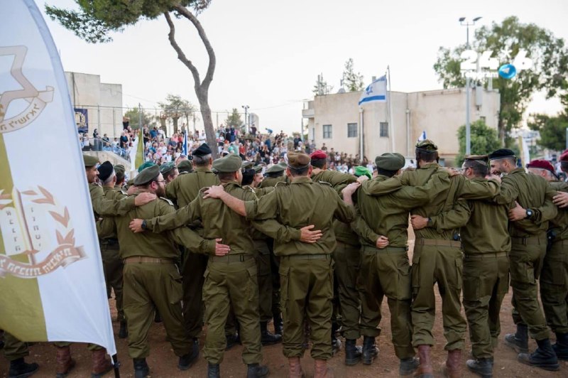 🇮🇱 78 קצינים חדשים סיימו את הקורס לרבנות צבאית. 78 חניכים סיימו את הקורס לרבנות צבאית, ששילב בין הכשרת קצ…