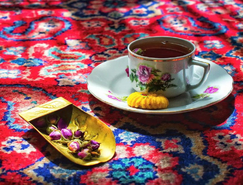 🌺میگون در گذر زمان🌺: _در کشاکش تمام سختی‌ها و کم آوردن‌هایی که زندگی برایمان رقم می‌زند،هیچ‌گاه اسیرِ عظمت درد و غم مباش؛که خدای تواز تمام آن