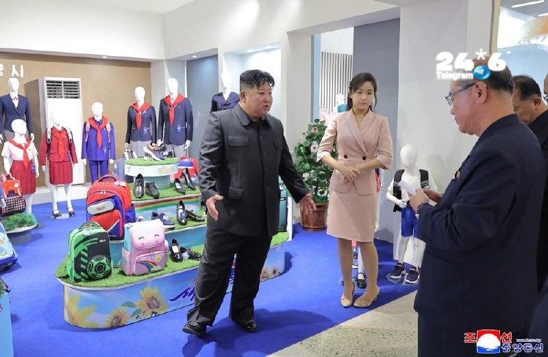 🇮🇱 The official media in North Korea published today new photos of Kim Jong Un, which were claimed to have been taken yesterday, of the supreme leader examining clothing products alongside his daughter Kim Joo Ah and his wife Ri Sol Joo. The photos are published against the background of rumors in recent days that Kim Jong Un is suffering from a serious medical condition.