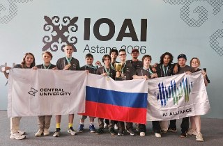 Сборная России третий раз подряд стала абсолютным победителем Международной олимпиады по ИИ (IOAI), которая проходила в Астане со 2 по 7 августа. Команду традиционно готовили эксперты Центрального университета и Альянса в сфере ИИ. Они же готовили победите