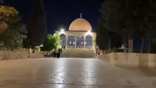 المسجد الأقصى يستقبل المصلين في فجر الأربعاء