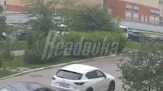 В подмосковной Балашихе взорвался автомобиль. Водитель погиб⚪️ Что произошло. По данным телеграм-каналов Mash и Readovka, взрыв произошел около 5:30 утром в микрорайоне Авиаторов на улице Колдунова. Очевидцы утверждают, что автомобиль взорвался вскоре посл
