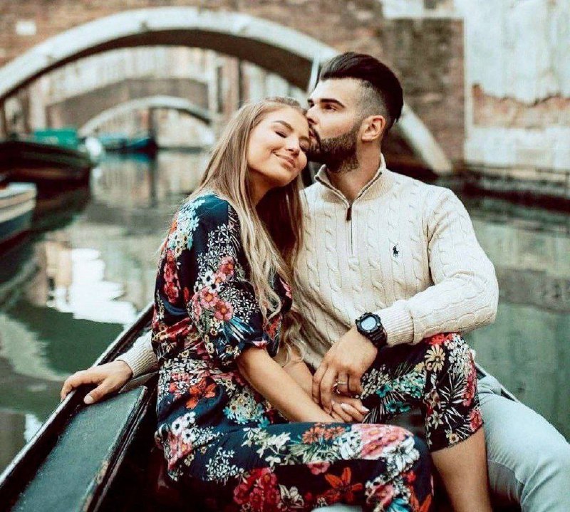 💕عشق زیبا💕: 🍃💞🍃معنی "با تو بودن"برای من به سلطنت رسیدن استچه قدردر کنار تو مغرورم...!#احمد_شاملو@eshgezibaa💞
