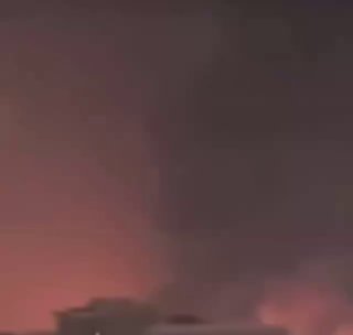 —️🇾🇪/🇸🇦 צילומים נוספים של בית הזיקוק ARAMCO בג'אזאן בוער