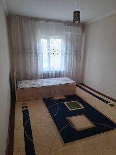 Сдается в аренду 1 ная  комнатная квартира на 3м этаже( юнусабад).