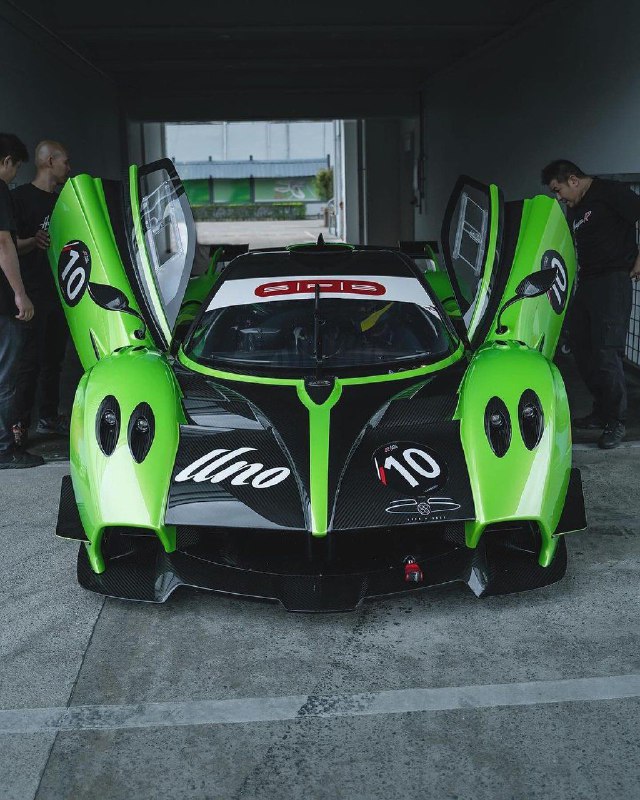 Pagani Huayra R 4