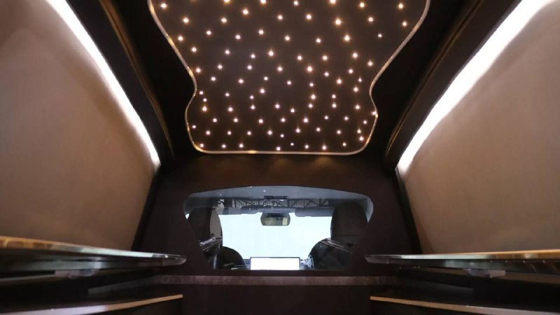 Идеальная машина для проводов экологов в последний путь найдена: Tesla Model 3 превратили в катафалк 3