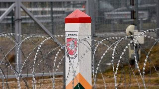 Литва депортировала российского военного, который просил убежища. Литовские власти заявили, что он сам попросил об этом Литовские власти в понедельник, 15 июня, депортировали российского военного, просившего убежища в стране, сообщает проект «Слово защите»