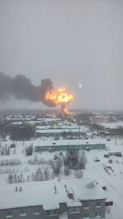 Возле заправки в поселке Солнечный Сургутского района ХМАО вспыхнул бензовоз, информации о пострадавших нет — пресс-служба местного управления МЧС/«Югорский снегирь»