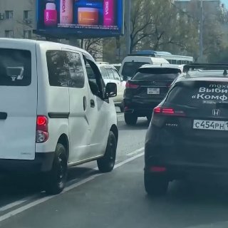 אירע סכסוך תנועה בין נהגים בוולדיווסטוק. אחד מהם איים על השני בחפץ הדומה למאצ'טה, כך דיווח משרד הפנים. וידא…