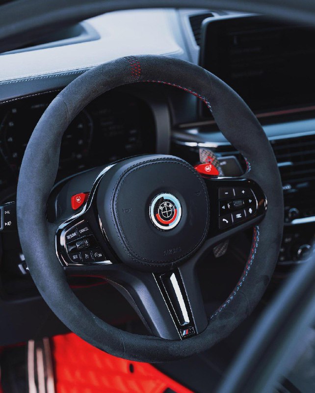 BMW M5 CS 7