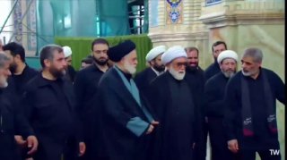 🎦 נוכחותו של בנו הבכור של המנהיג ההרוג במקדש האימאם רזה (AS)