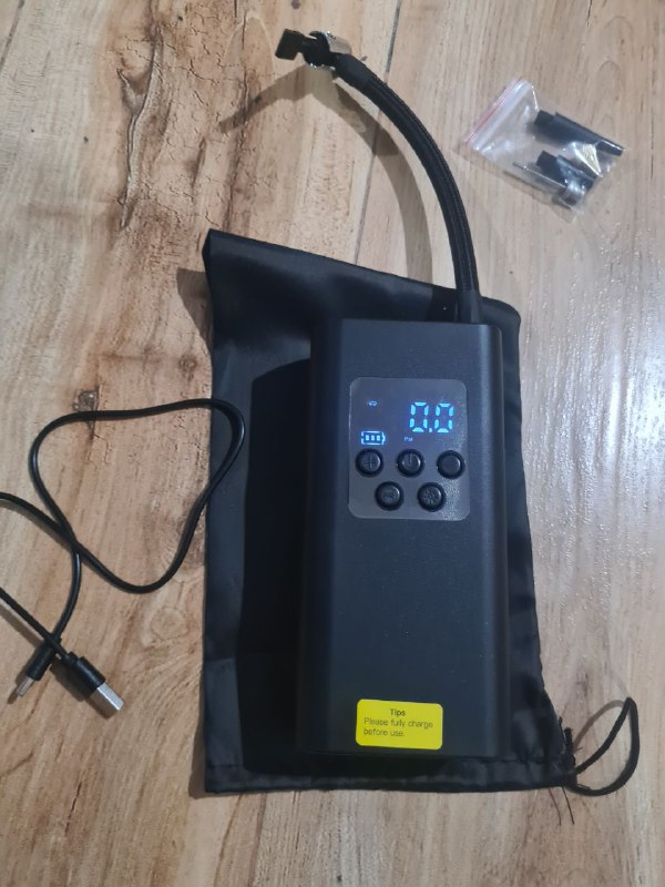 Новый Насос для подкачки шин аккумуляторный со всеми насадками. 50 лари — фото 1