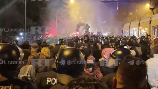 הפגנות של תנועת "דור ה-Z מחליט" במספר ערים בגרמניה הפכו למהומות, כך מדווח די וולט. יותר מ-100 אלף איש יצאו…