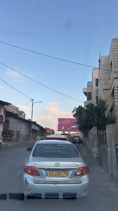 قوات الاحتلال تغلق مداخل حزما وتطلق الغاز على المركبات