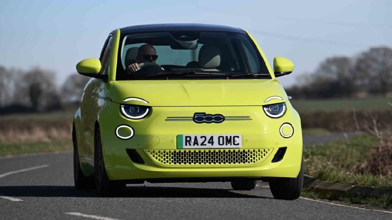 Fiat 500e теперь один из самых дешевых электромоби...