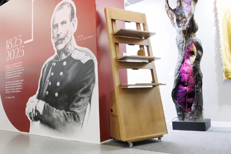 6 работ выпускников Строгановки, которые стоит увидеть на VII Московской недели интерьера и дизайна Складной стол-стеллаж Строганов Многофункционал... - изображение 1 - работ, складной, стеллаж