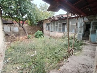 Продаётся земельный участок площадью 3,2 сотки.