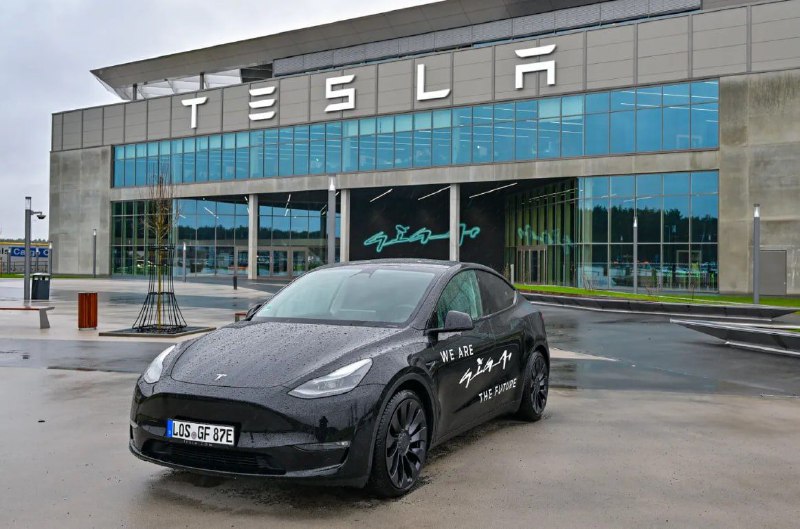 В Германии Tesla Model Y подешевела на 6000 евро из-за падения продаж электромоб