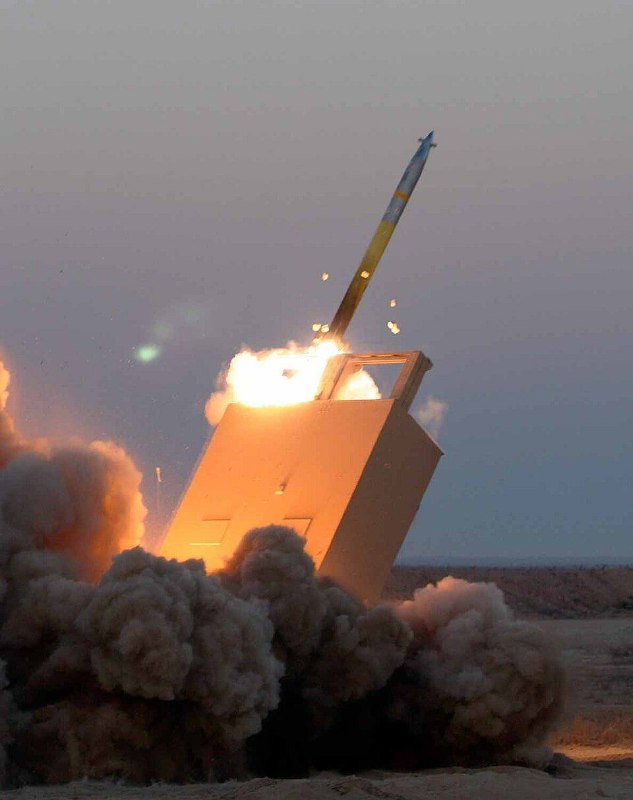 خشاتریا: ارتش ایالات متحده ۱۳۳,۰۱۴ موشک هدایتشونده سامانه پرتاب چندگانه (GMLRS) درخواست کرده است، شامل انواع سرجنگی یکپارچه، سرج