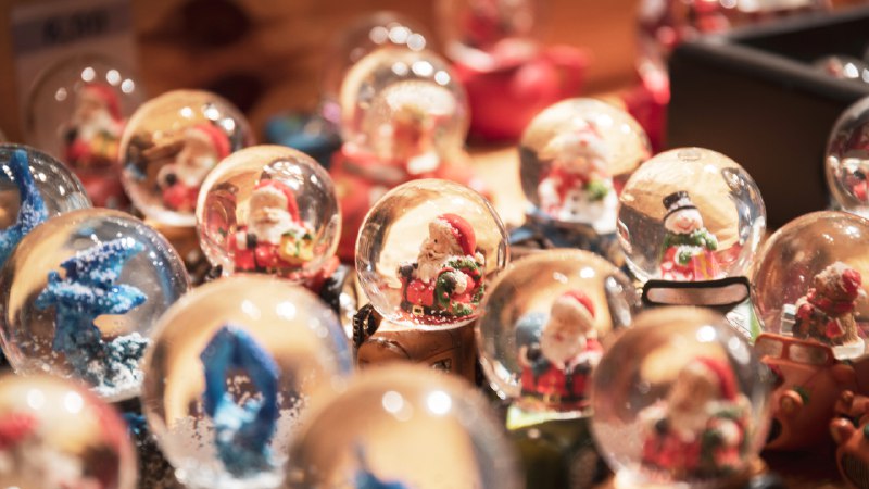 Miniature worlds, infinite wonderSnow globes at a Christmas market in Heidelberg, Germany (© George Pachantouris/Getty Images)