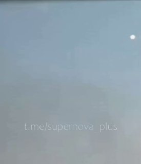 ️🇷🇺🇺🇦 צילומים לוכדים מערכת טילי קרקע-אוויר רוסית מעל הים השחור ליד גלנדז'יק, ואחריו פיצוץ גדול על המים.