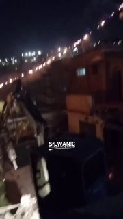 אש בוערת בחוטי החשמל המקיפים את בתי משפחת זעאתרה, שהכיבוש אילץ אותם להרוס בכוח בעיירה ג'בל מוכבר בירושלים ה…