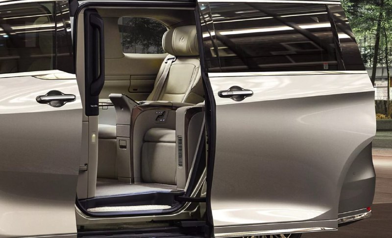 Минивэн Lexus LM получил обновленное оснащение 3