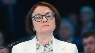 «Для страны такие эксперименты очень опасны»: Набиуллина поспорила с Грефом о снижении процентных ставокГлава Банка России Эльвира Набиуллина предостерегла от попыток снижать ключевую ставку в условиях высокой инфляции. Ее слова с Финансового конгресса ЦБ 