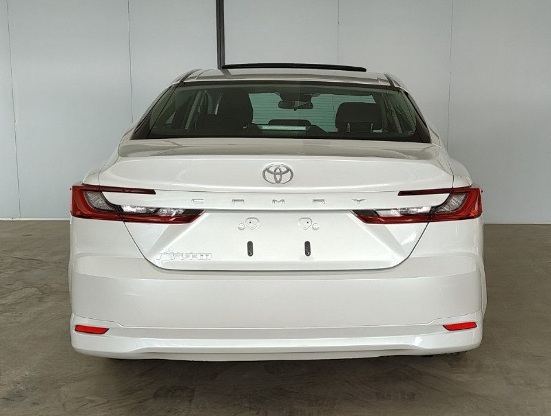 Раскрыта внешность базовой Toyota Camry нового поколения 7