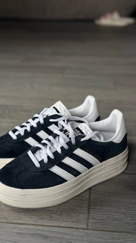 Продам кроссовки ADIDAS GAZELLE почти новые — фото 1