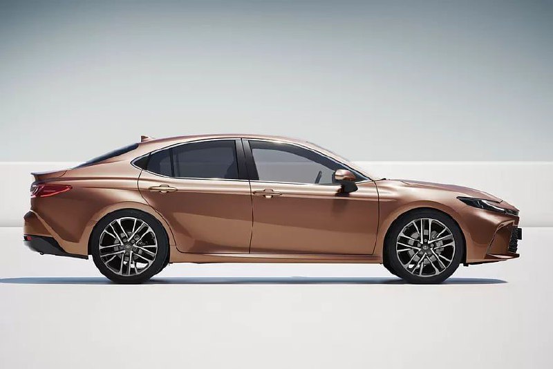 Новая Toyota Camry XV80 вышла на рынок Европы 5