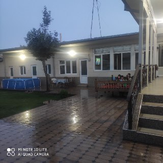 Qum Ariq mahallasida hovli sotiladi.