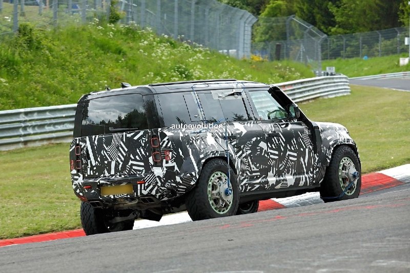 Обновлённый Land Rover Defender засветился на тестах 2