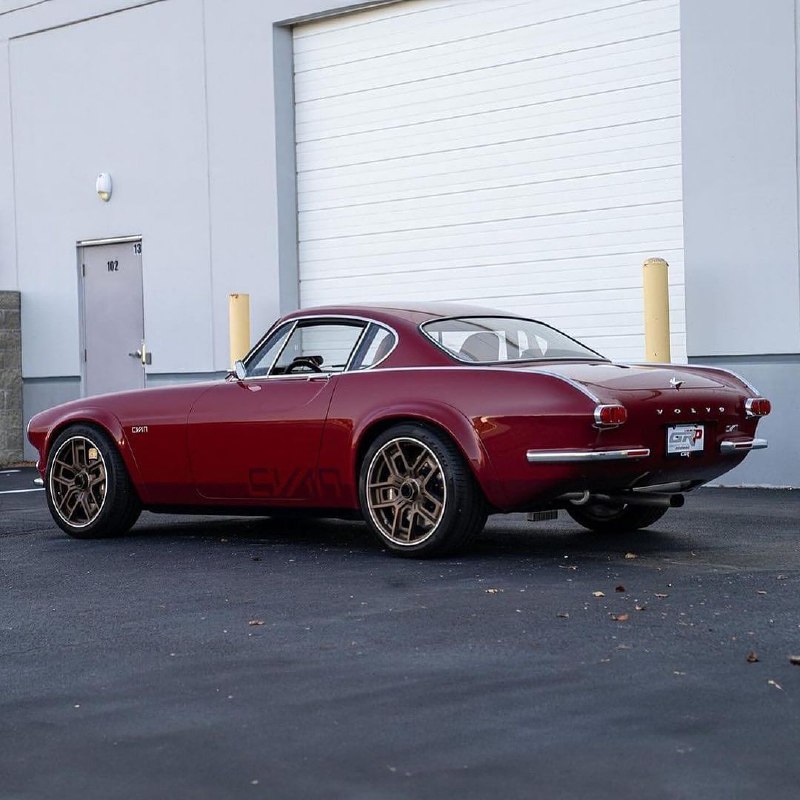 1964 Volvo P1800 restomod 2