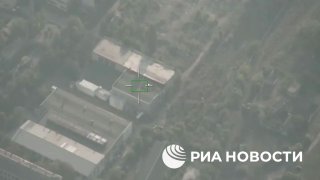 🎦 תמונות שפורסמו על ידי משרד ההגנה הרוסי של התמקדות במחסני מזל"טים של כוחות מיליטנטיים חמושים של אוקראינה…