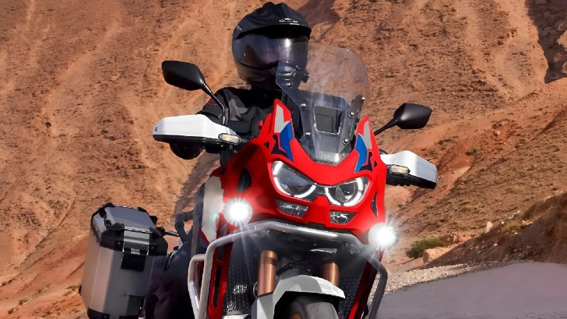 Зачем гнаться за агрессией KTM или премиальным глянцем BMW, если у тебя есть так