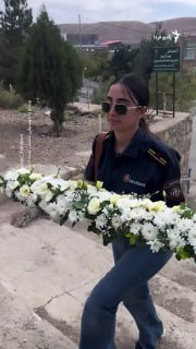 Alanz Mahadawi, the sister of Hamid Mahadawi, the fireman who was killed in the interceptions of 1404, arrived at his brother's grave with one of his work clothes.
