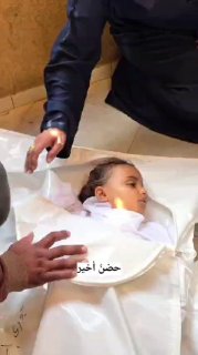 הילדה הקטנה, ג'ורי אל-סופי, חזרה ואמרה: "אני רוצה ללכת להורי ההרוגים שלי", וחיפשה ביטחון בחיבוק של אמה, לפנ…